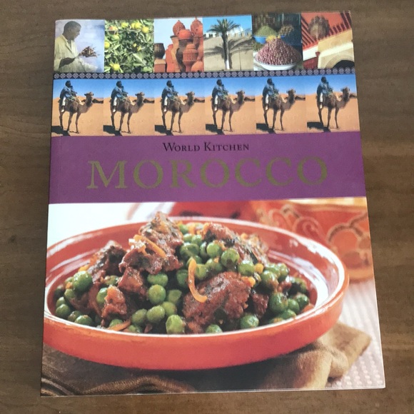 2 Cook books - Picture 2 of 8